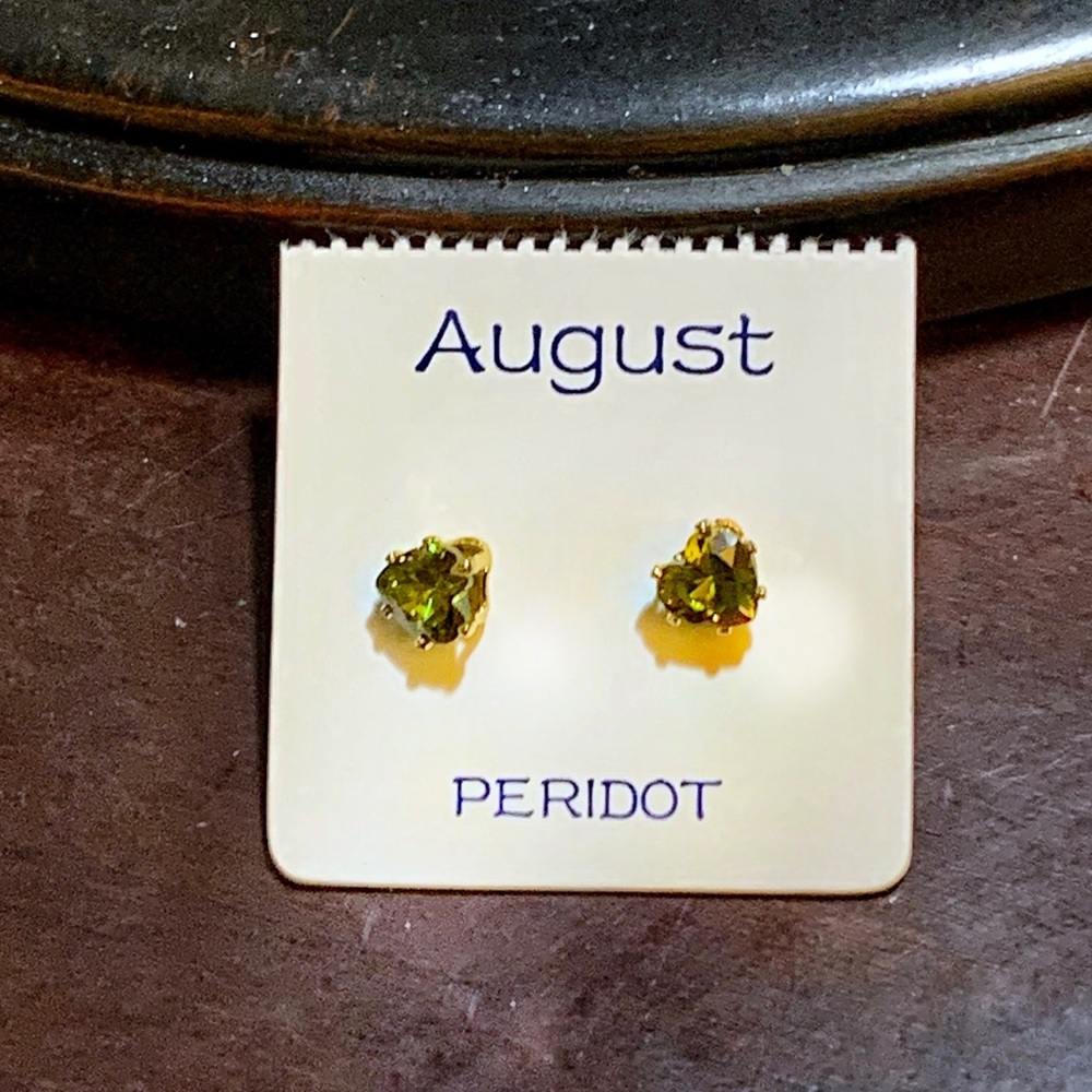 NWT ❤️Gold plated crystal heart studs for birthday month AUGUST